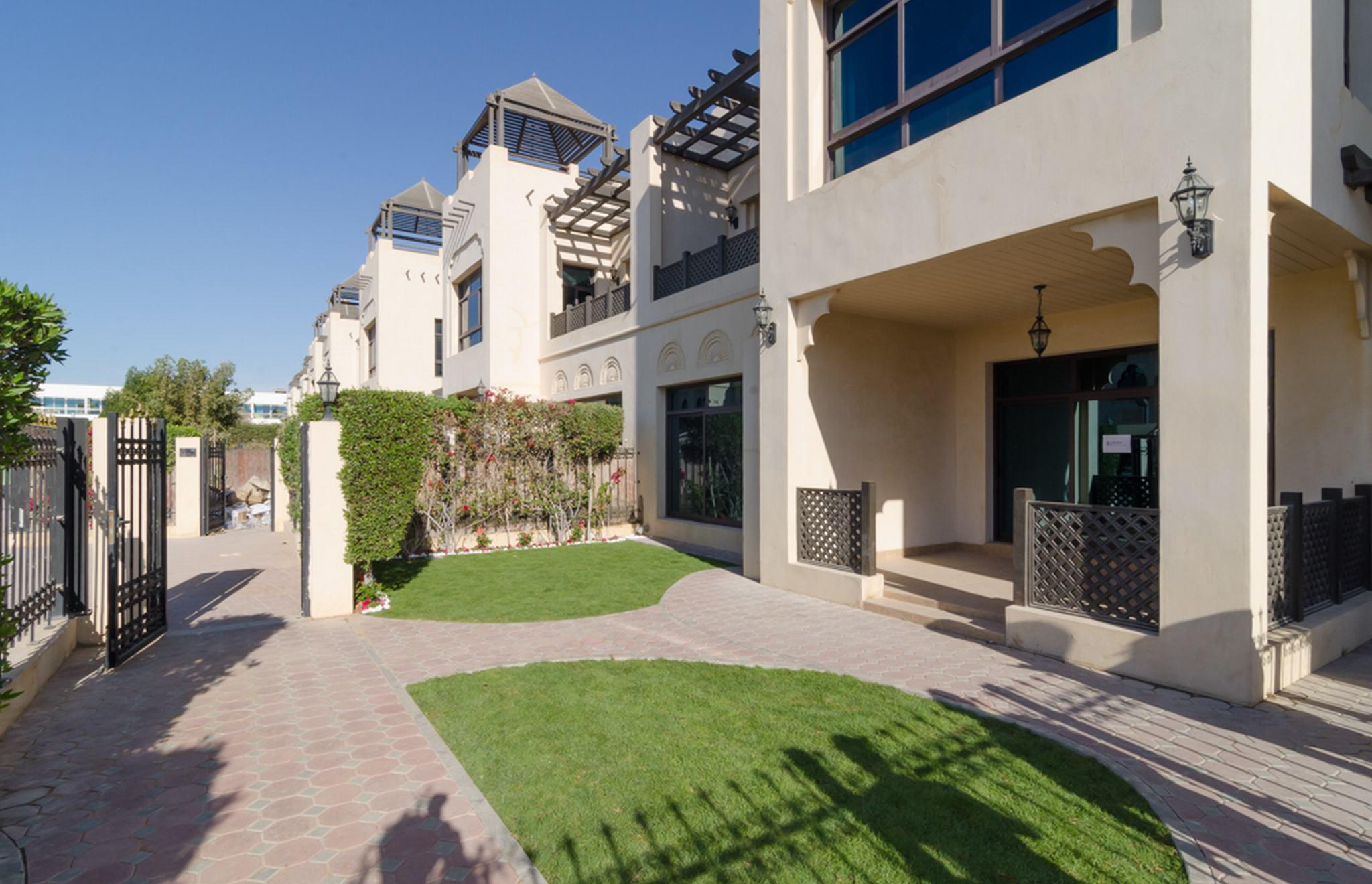 Roda Beach Resort Dubai Exteriör bild