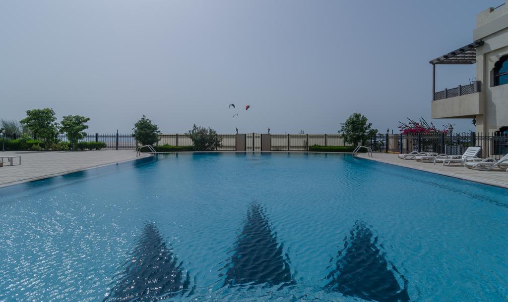 Roda Beach Resort Dubai Exteriör bild